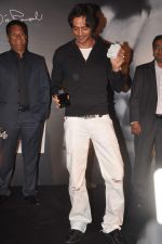 Arjun Rampal at Arjun Rampal_s Alive perfume launch in Mumbai on 12th Jan 2012 (98).JPG